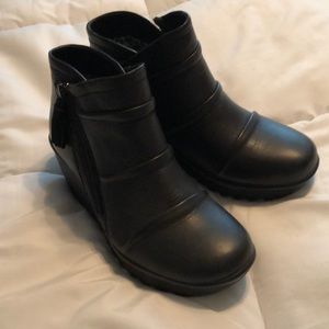 Skechers Wedge side-zip Booties